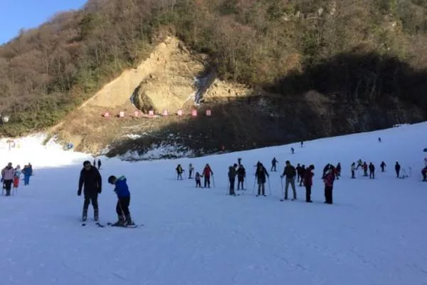 神龍架天燕滑雪場怎么樣 和神龍架國際滑雪場比哪個好