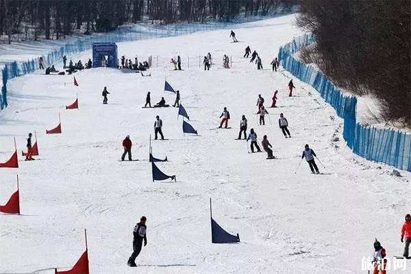 北京石京龍滑雪場(chǎng)滑雪票價(jià)格多少 滑雪用具+教練收費(fèi)